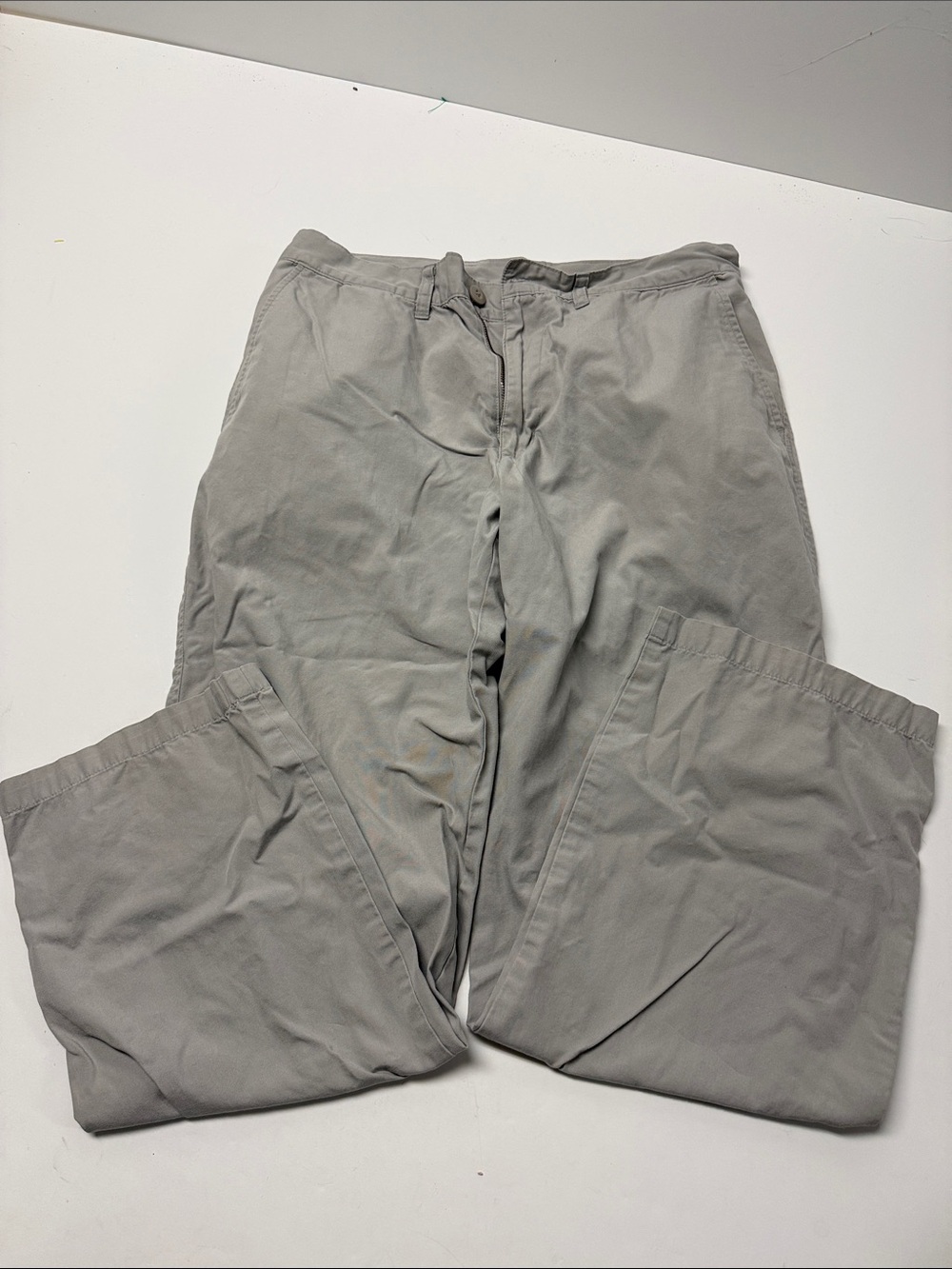 Patagonia Men's Organic Cotten Chinos in Light Gray